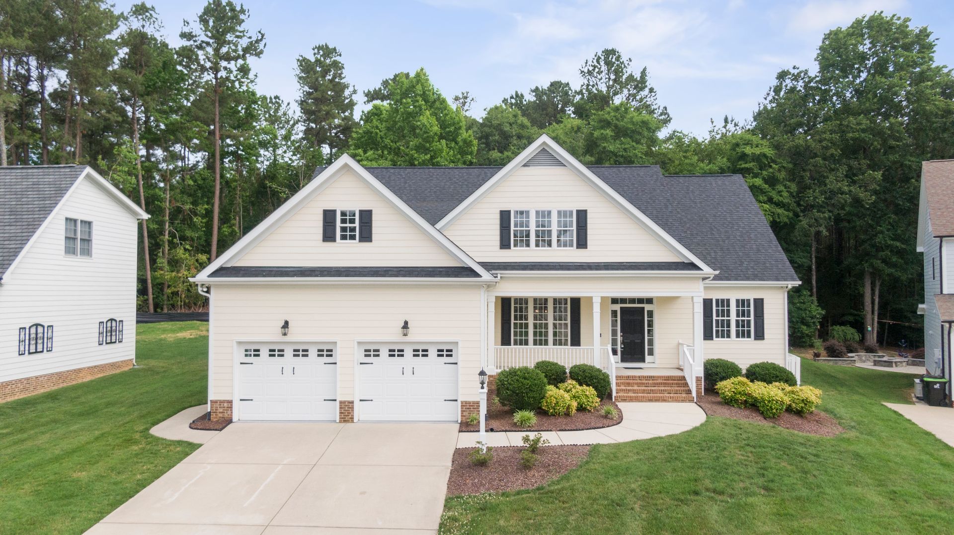 Freshly painted home exterior by MTO Painting